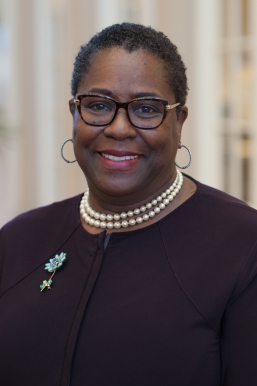 Akila Gibbs headshot