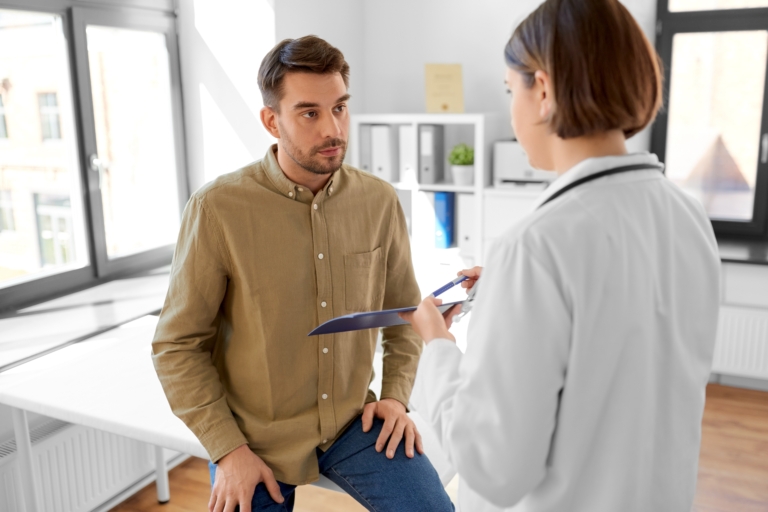 Medicine,,Healthcare,And,People,Concept,-,Female,Doctor,Showing,Clipboard